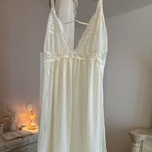 NWOT Elegant White Lace Nightgown